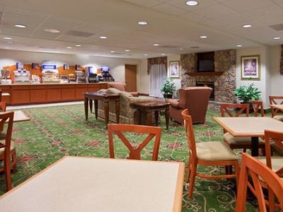 Express & Center Township By Ihg Hotel 2*